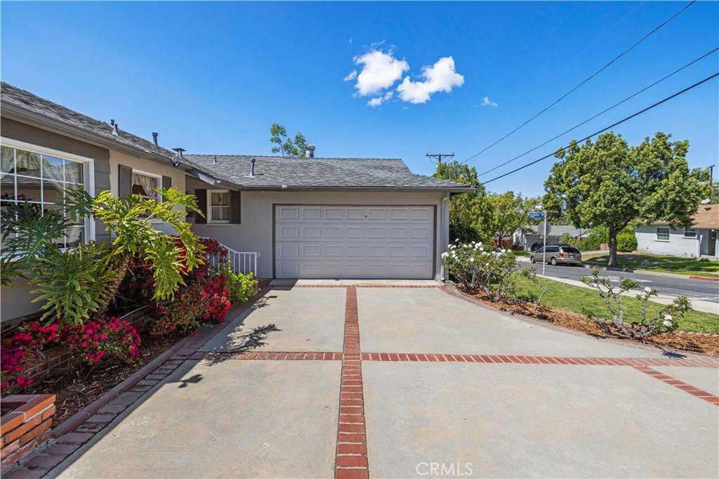 Sun Valley, CA 91352,10088 Roscoe BLVD