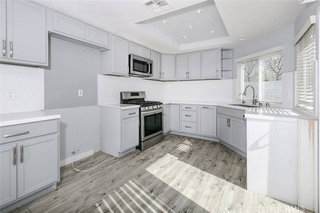 Sylmar, CA 91342,14071 Fenton LN
