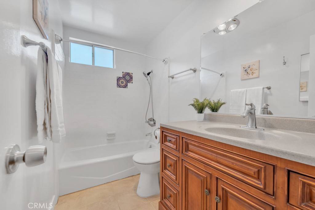 North Hollywood, CA 91605,7904 Laurel Canyon BLVD #5
