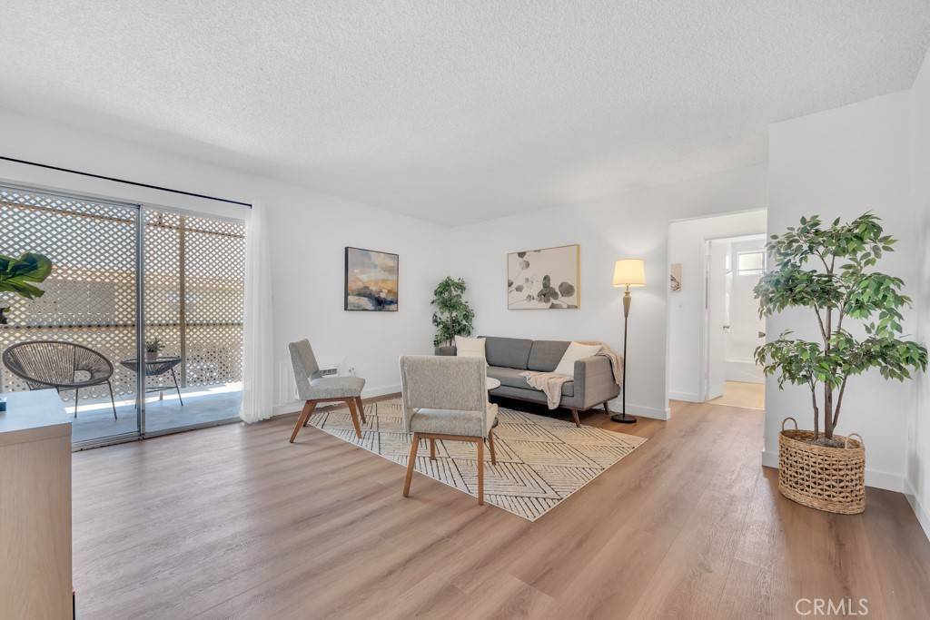 North Hollywood, CA 91605,7904 Laurel Canyon BLVD #5