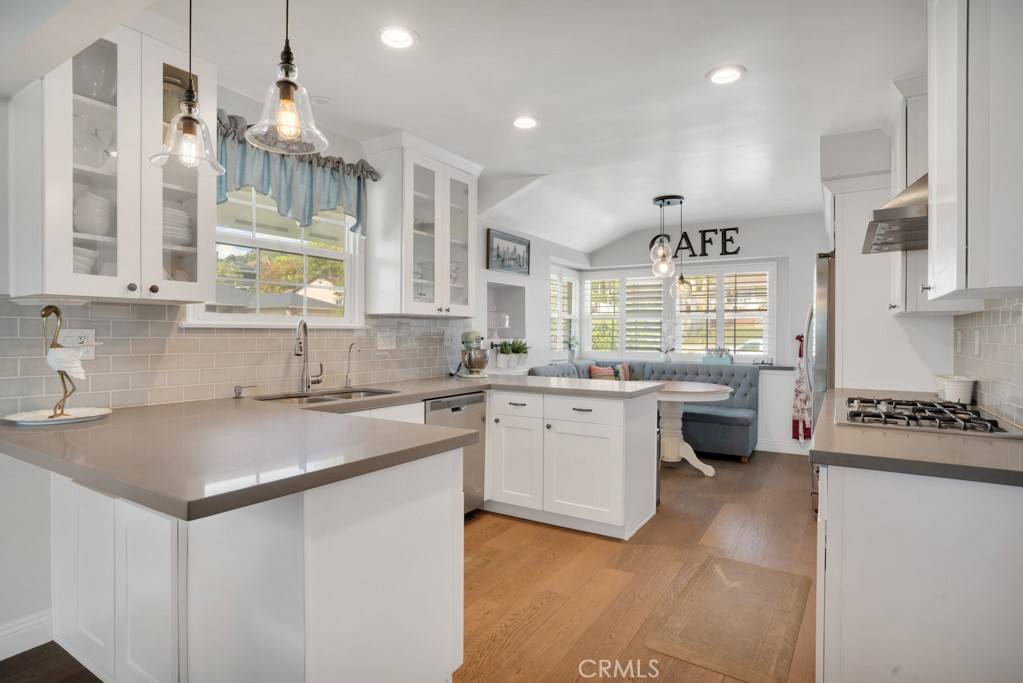 Burbank, CA 91504,2035 Richard ST