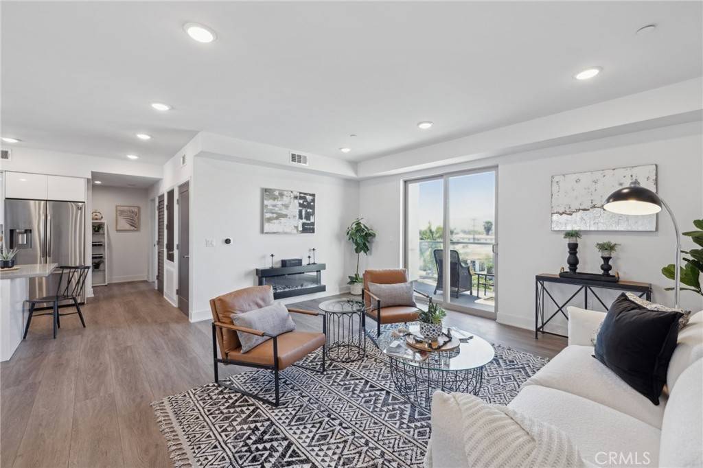 Glendale, CA 91205,518 E Windsor RD #304