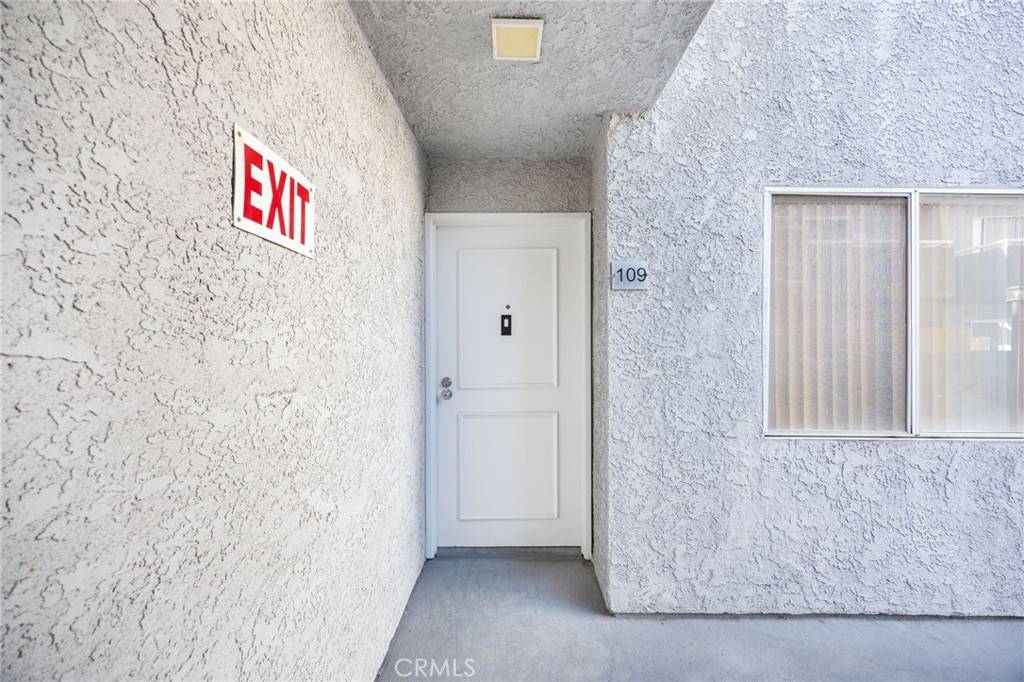 Toluca Lake, CA 91602,4406 Cahuenga BLVD #109