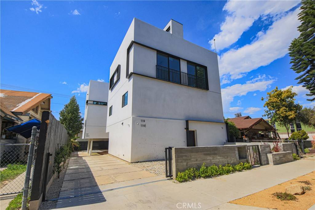 Los Angeles, CA 90057,121 S Coronado ST