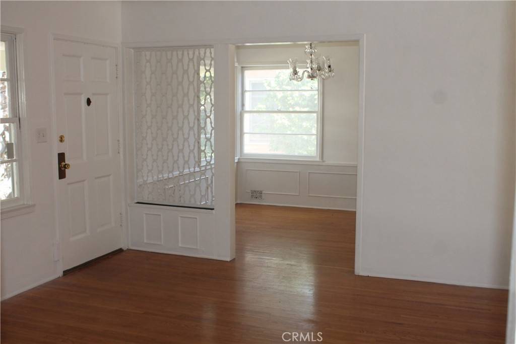 Burbank, CA 91506,427 S Mariposa ST