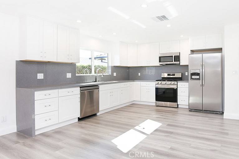 Northridge, CA 91324,8540 Calvin AVE