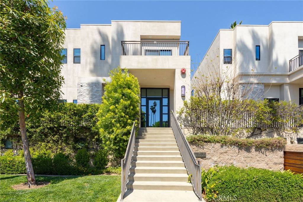 Tarzana, CA 91356,18703 Redwing ST