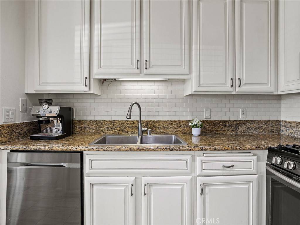 Canyon Country, CA 91351,27116 Crossglade AVE #1