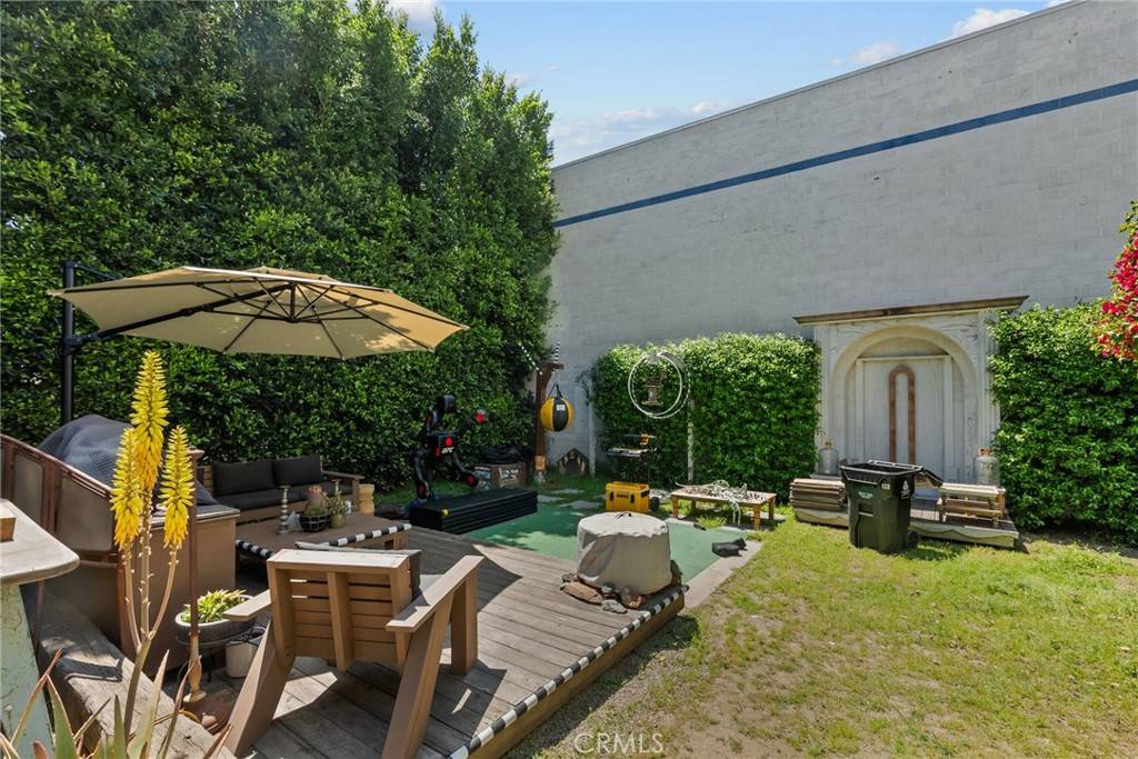 Los Angeles, CA 90029,1137 N Madison AVE
