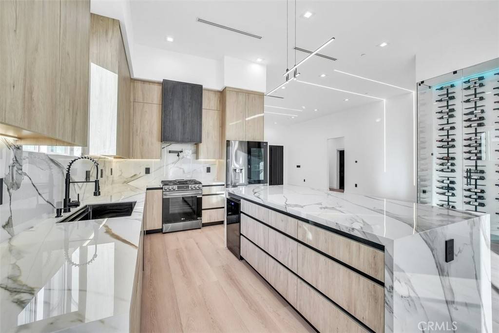 Valley Glen, CA 91401,13516 Hamlin ST