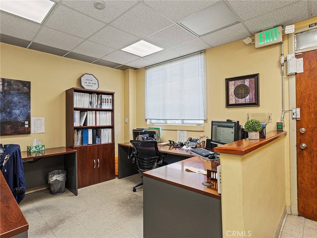 Glendale, CA 91201,1812 Victory BLVD