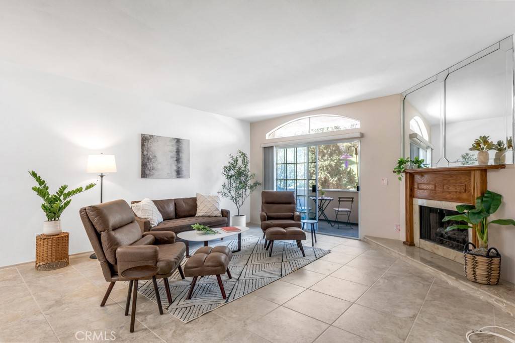 Los Angeles, CA 90068,3284 Barham BLVD #201