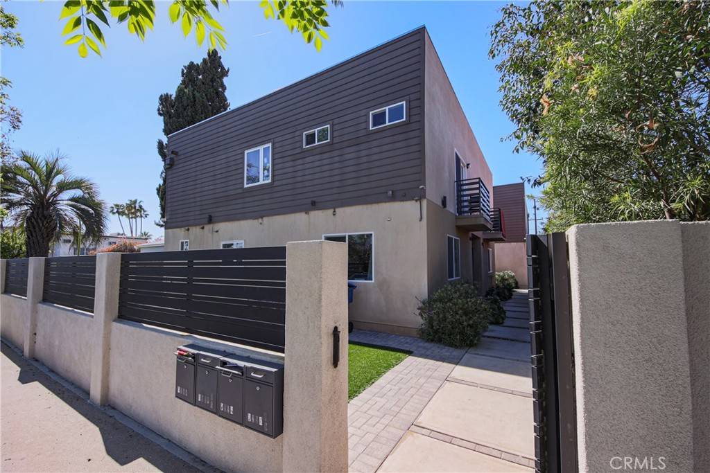 North Hollywood, CA 91605,7443 Troost AVE