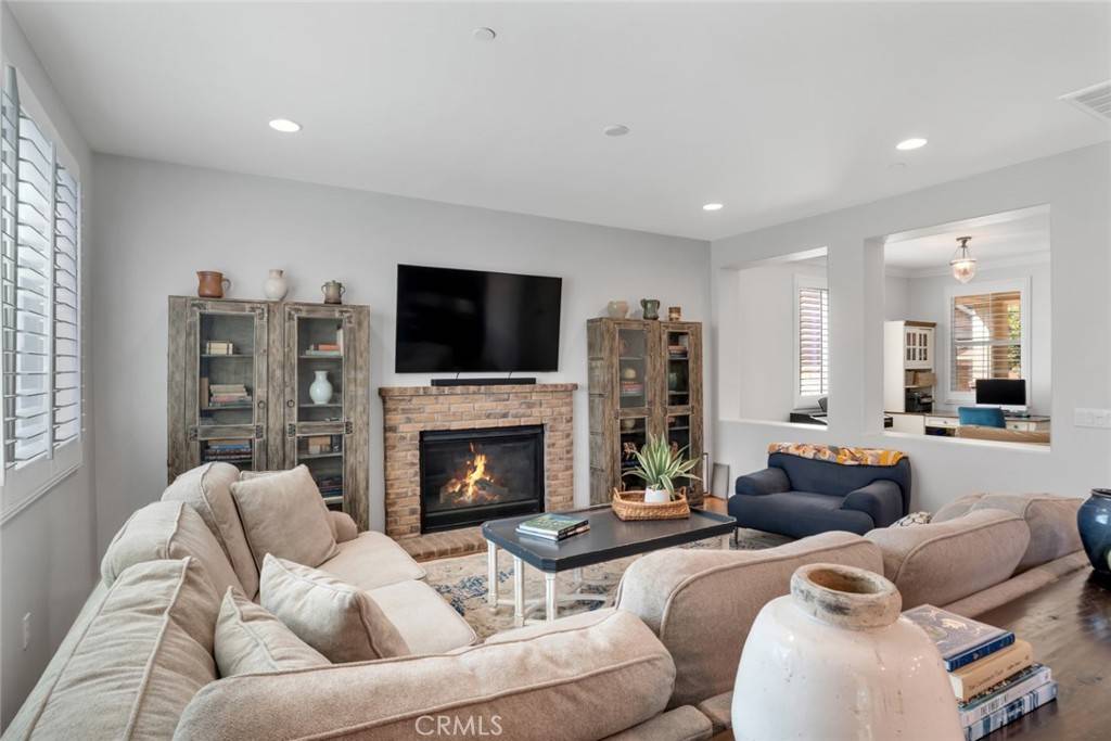 Saugus, CA 91350,22474 Flatwater CT