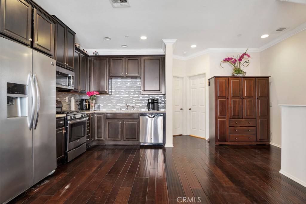 Van Nuys, CA 91405,14703 Sherman WAY