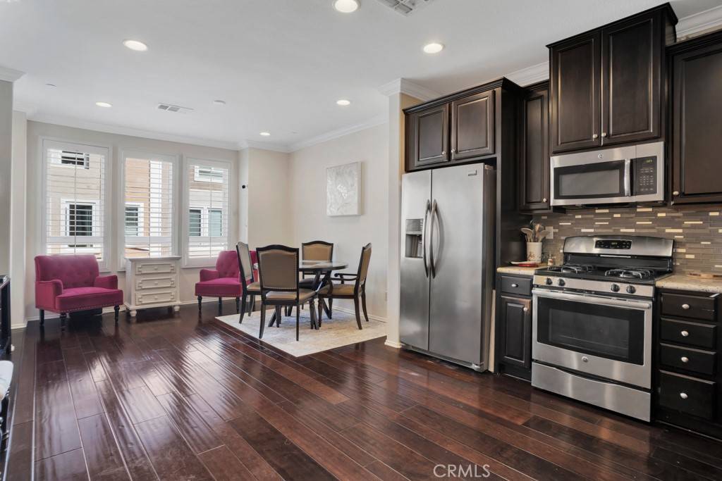 Van Nuys, CA 91405,14703 Sherman WAY