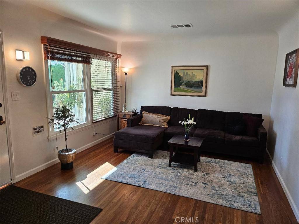 Burbank, CA 91506,730 N Orchard DR
