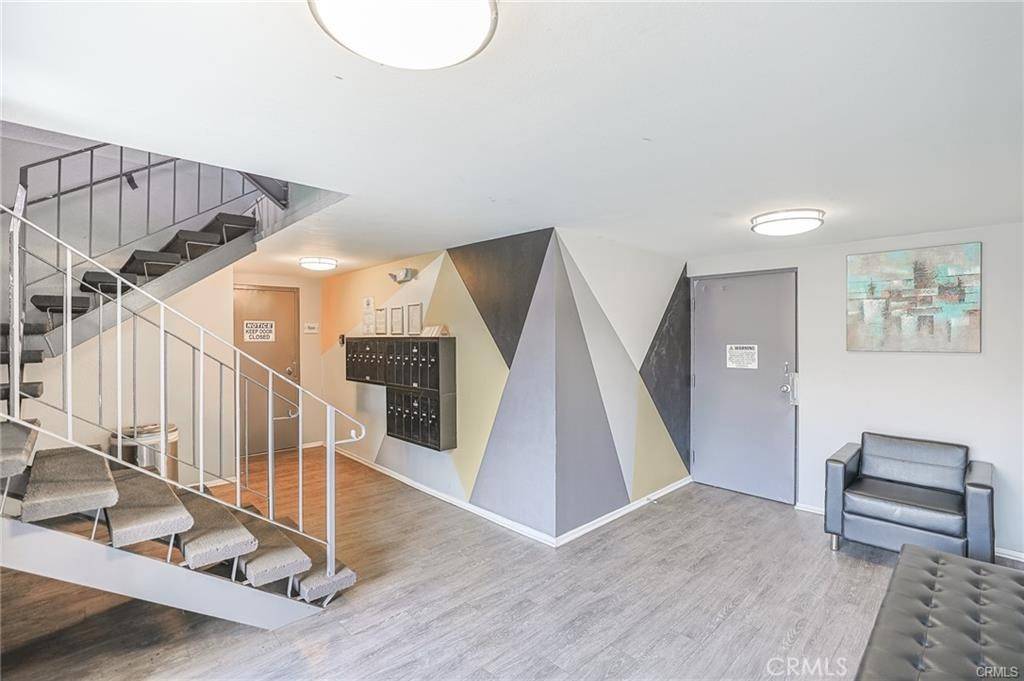 Toluca Lake, CA 91602,4406 Cahuenga BLVD #102