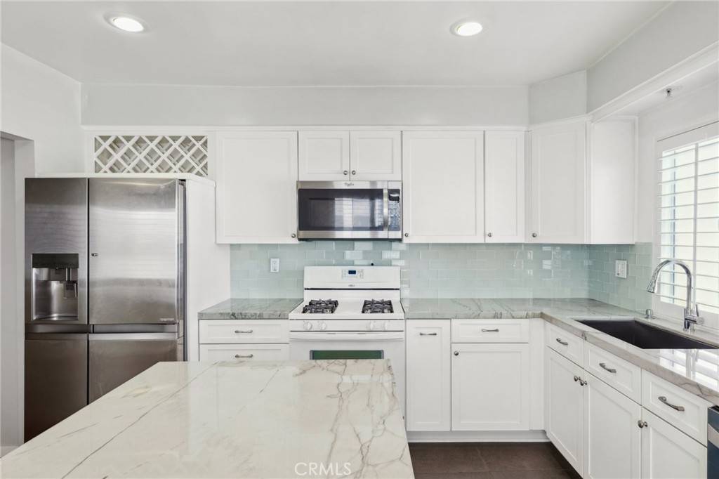 Studio City, CA 91604,13220 Valleyheart DR #106
