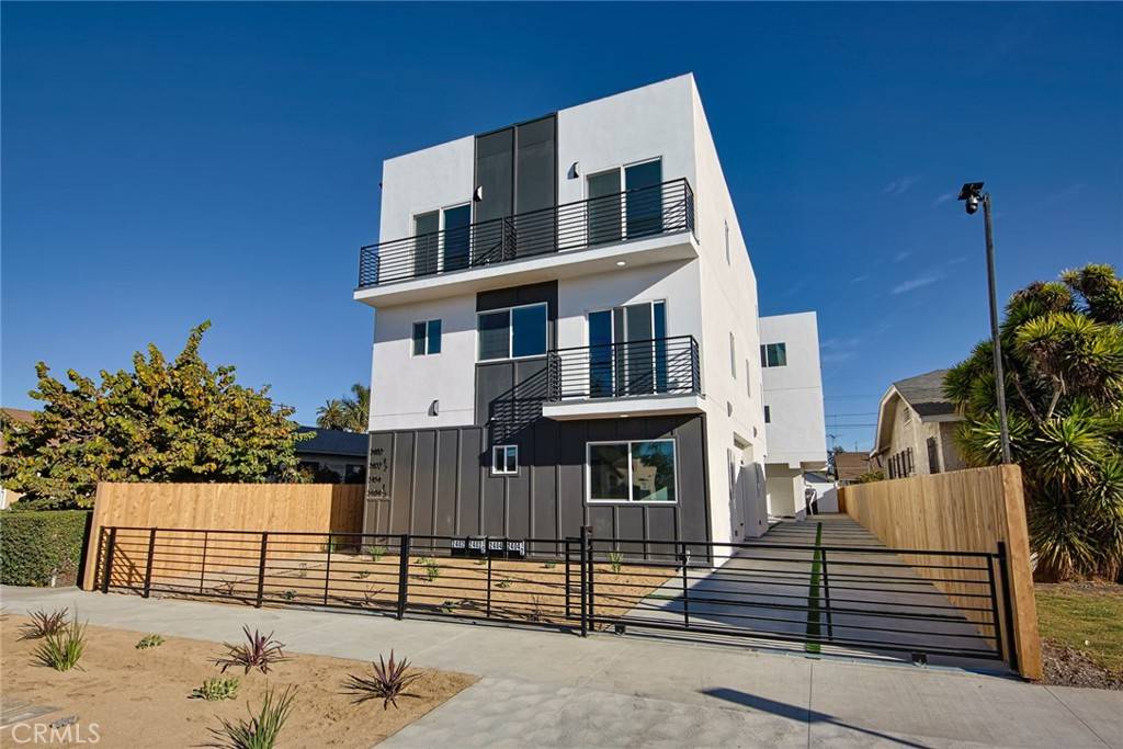 Los Angeles, CA 90016,2402 S Cochran AVE
