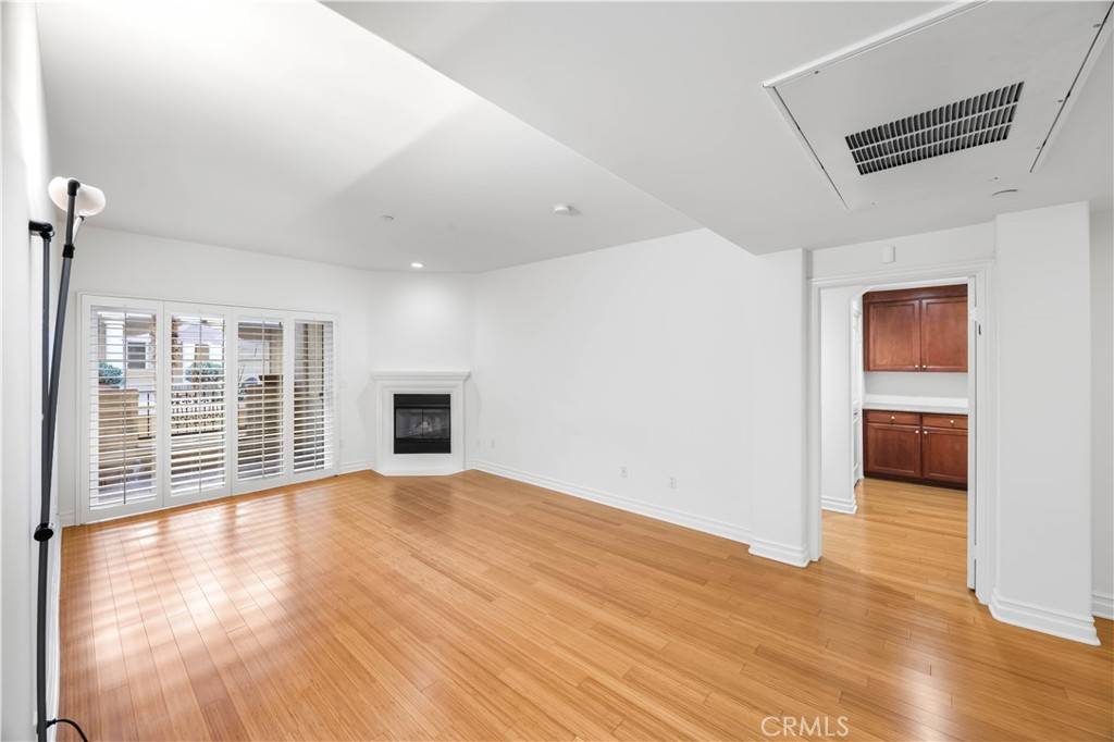 Sherman Oaks, CA 91411,15206 Burbank BLVD #104