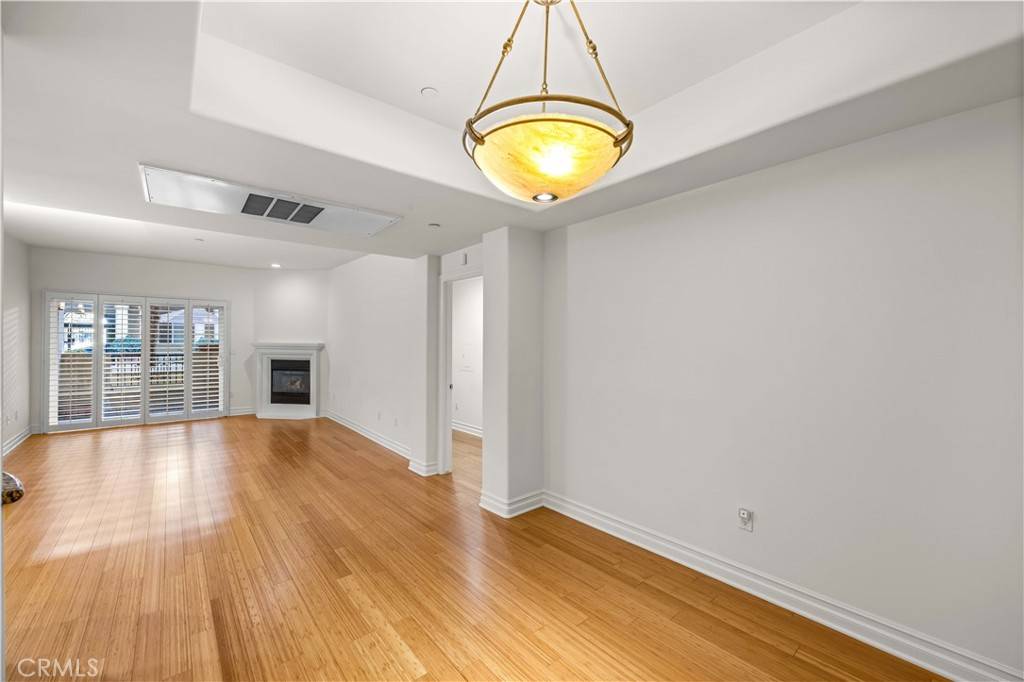 Sherman Oaks, CA 91411,15206 Burbank BLVD #104