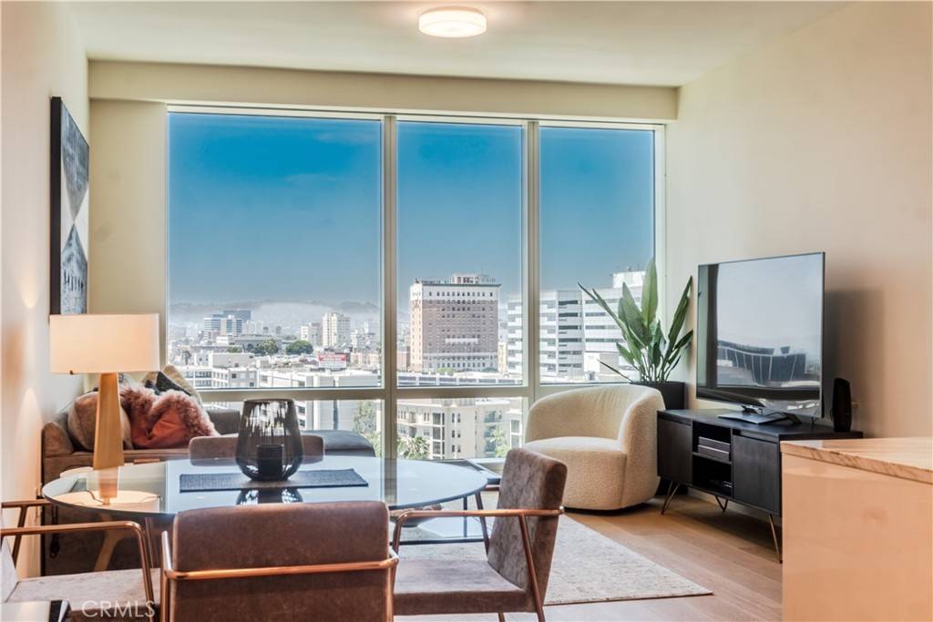 Los Angeles, CA 90017,877 Francisco ST #1512