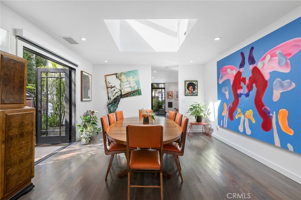 Los Angeles, CA 90038,737 N Orange DR