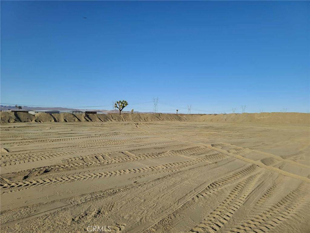 Phelan, CA 92371,15972 EL ESTEBAN RD