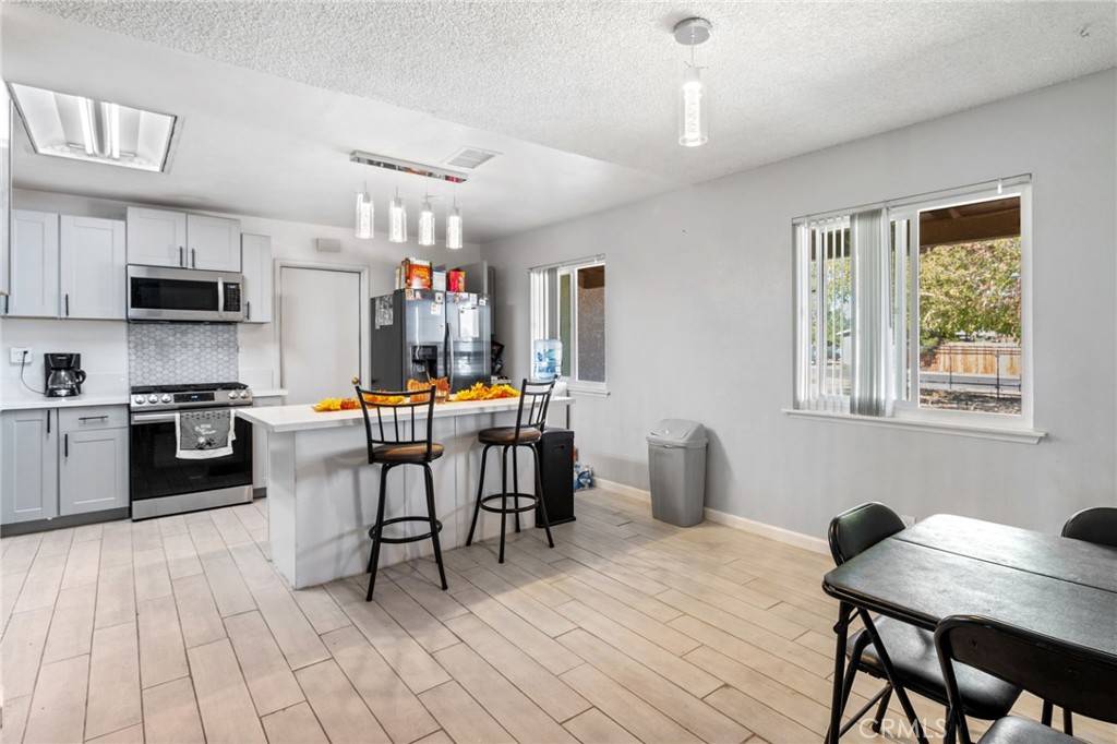 Hesperia, CA 92345,15063 Mauna Loa St