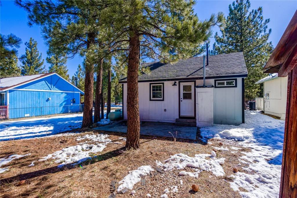 Big Bear City, CA 92314,917 Cypress LN