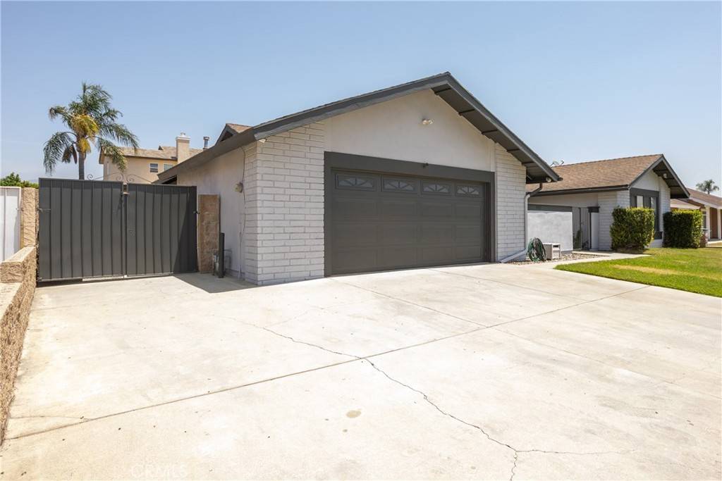 Rialto, CA 92376,404 E Heather ST