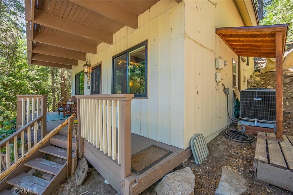 Lake Arrowhead, CA 92352,875 Brentwood DR