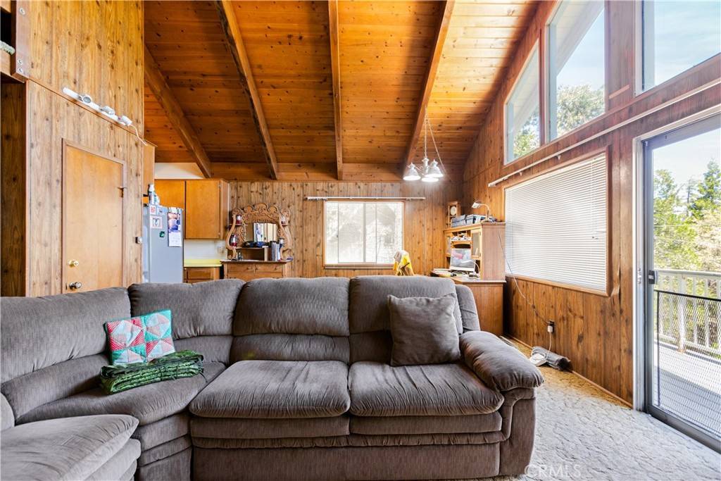 Twin Peaks, CA 92391,593 Club House DR
