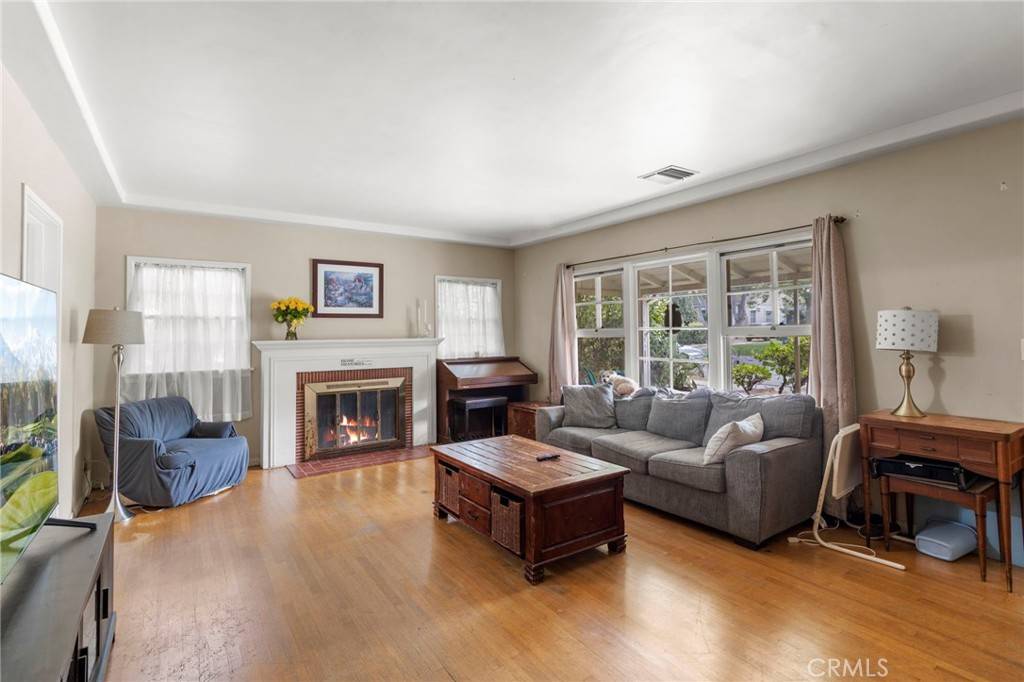 Pasadena, CA 91103,1693 Casitas AVE
