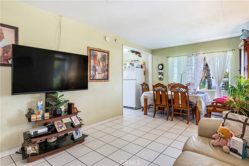 Rialto, CA 92376,526 E Erwin ST