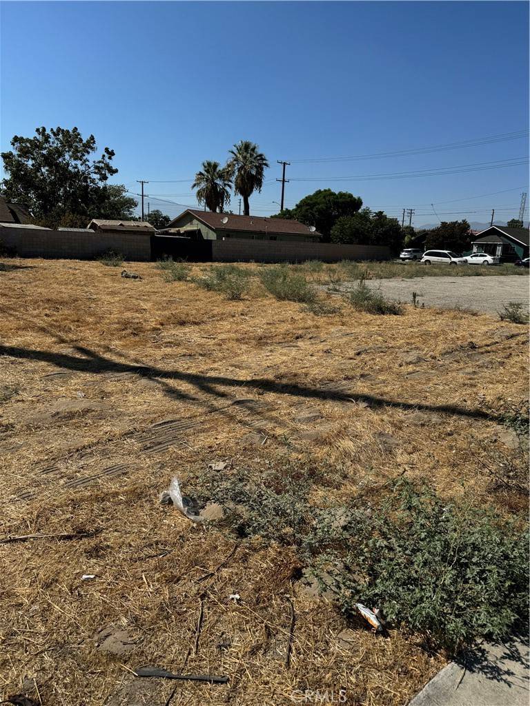 Colton, CA 92324,233 S La Cadena DR