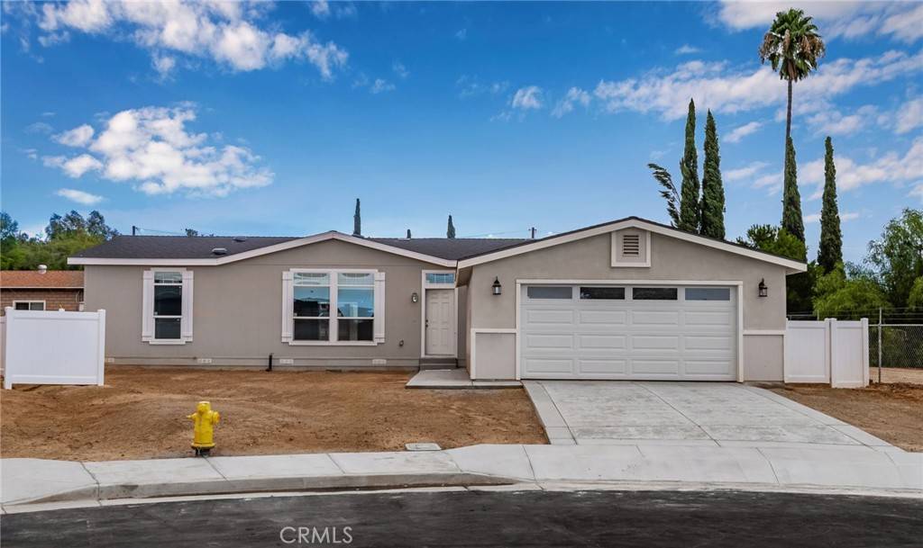 Perris, CA 92570,728 Larissa