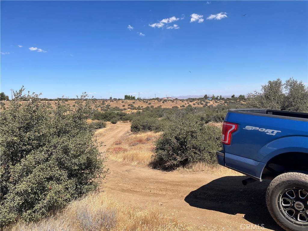 Phelan, CA 92371,0 Barbet LN