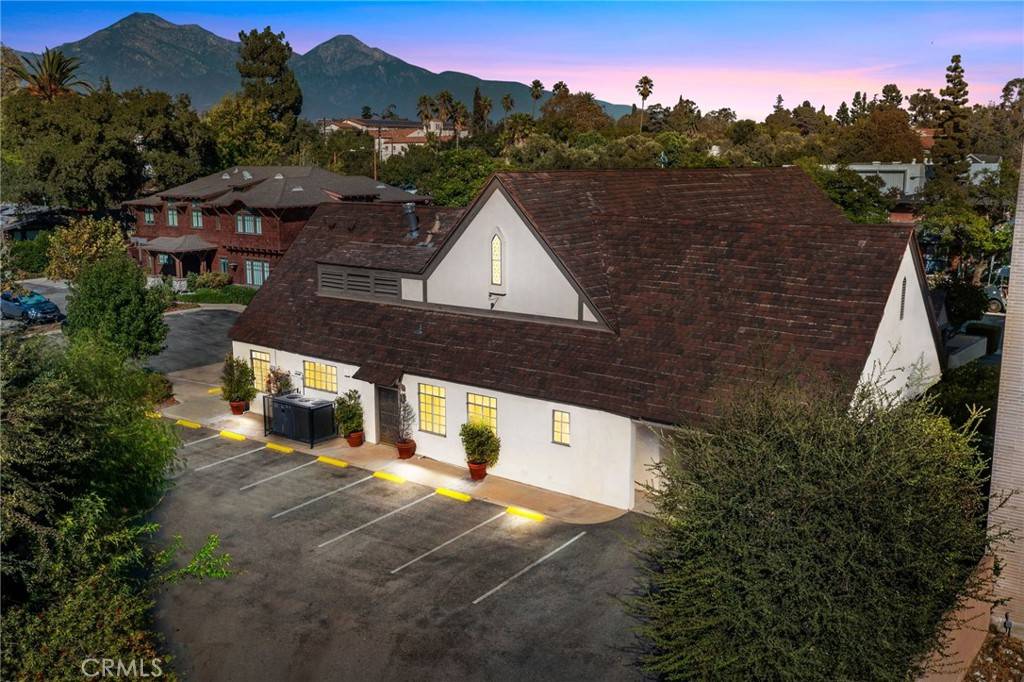 Claremont, CA 91711,325 N Indian Hill BLVD