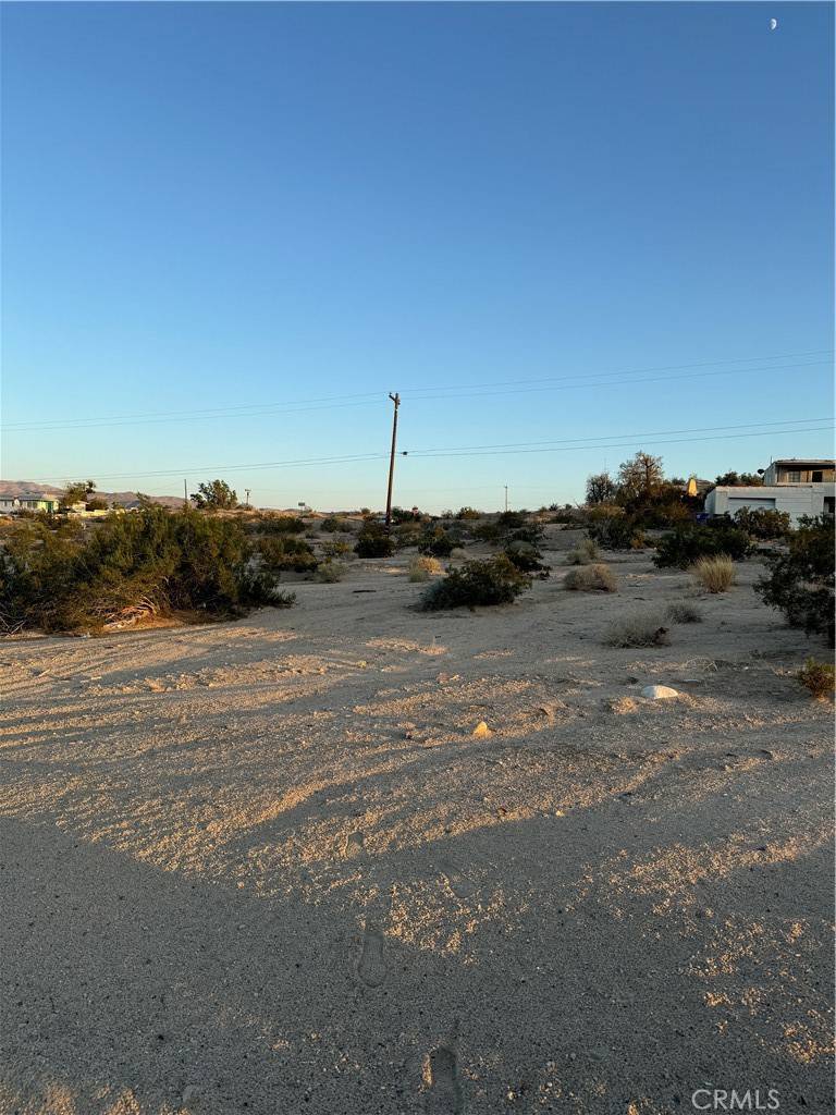 29 Palms, CA 92277,0 2 Mile RD