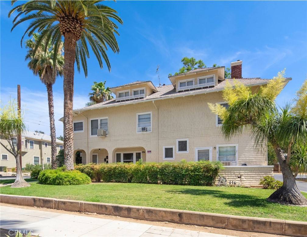Redlands, CA 92373,305 W Olive AVE