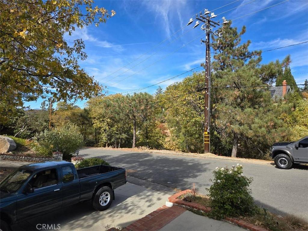 Lake Arrowhead, CA 92352,1536 Yosemite DR