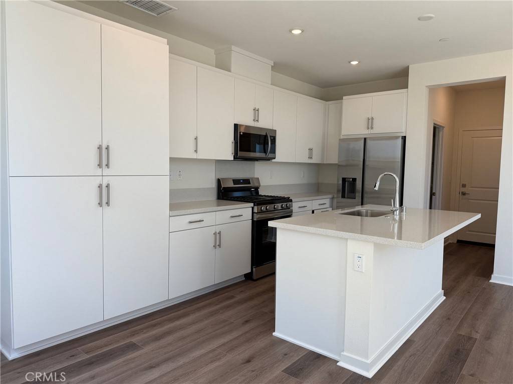 Fontana, CA 92336,15943 Blue Cooper WAY