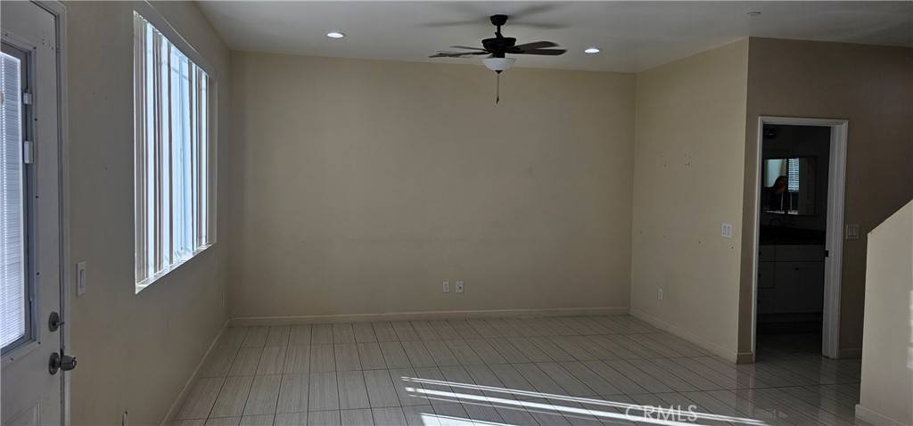 Fontana, CA 92335,8185 Banana AVE #27