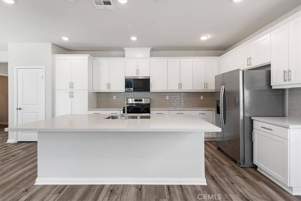 Highland, CA 92346,7191 Paul Green DR