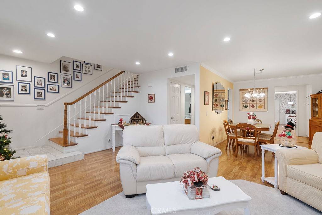 976 South Glendora Avenue Glendora, CA 91740