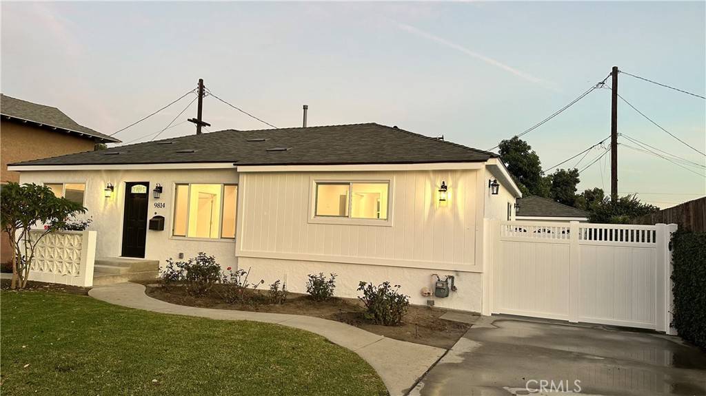 Downey, CA 90240,9814 Parrot AVE