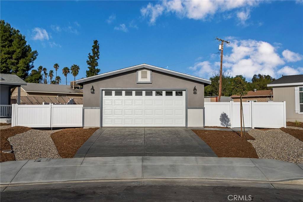 Perris, CA 92570,738 Larissa CT