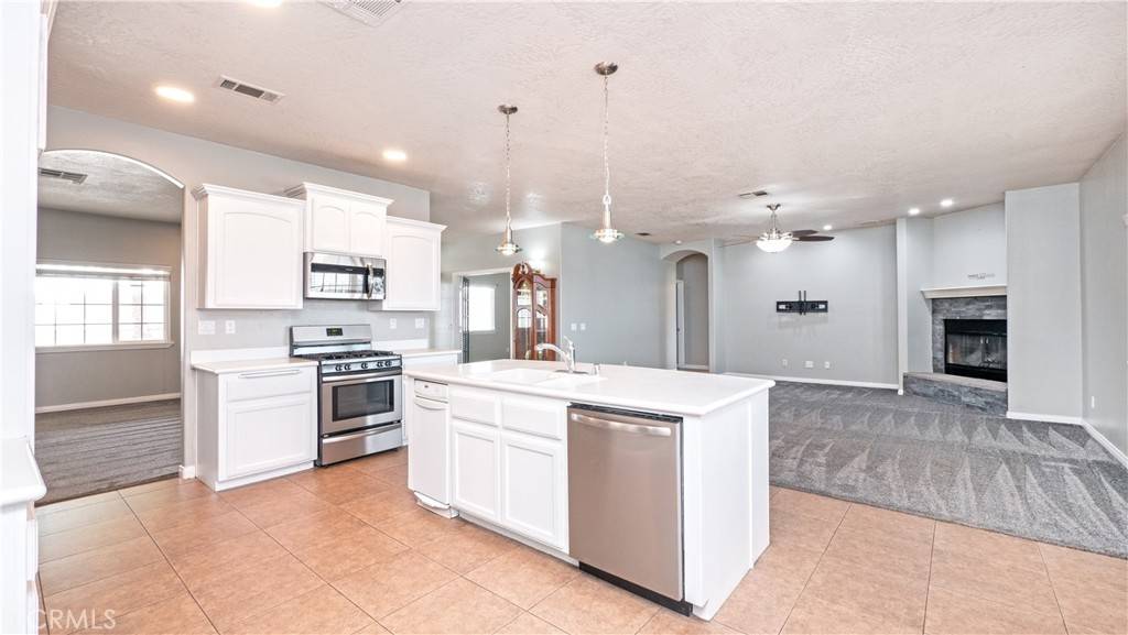 Hesperia, CA 92345,15318 Smoke Tree ST
